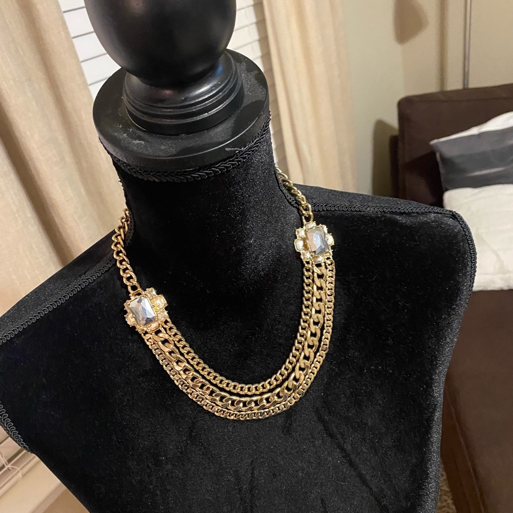 🎀 Banana Republic Necklace